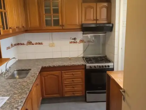Cómodo 3 amb en buen estado en pleno centro. SE VENDE ALQUILADO C/CONTRATO VIGENTE