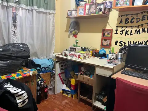 CASA EN VENTA DE 4 AMB. BANFIELD EXCELENTE ESTADO