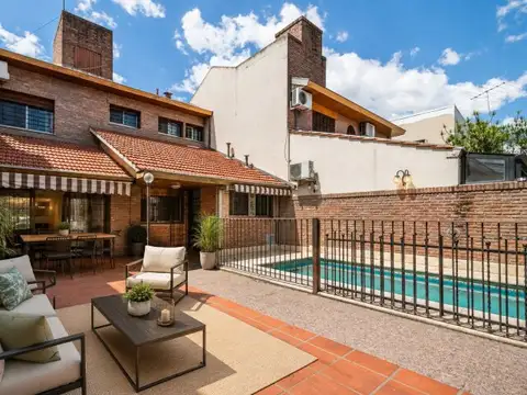 VENTA DE CASA 4 AMBIENTES, JARDIN, PATIO, PARRILLA, PILETA, QUINCHO Y COCHERA CUBIERTA FLORIDA