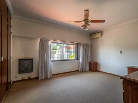 VENTA DE CASA 4 AMBIENTES, JARDIN, PATIO, PARRILLA, PILETA, QUINCHO Y COCHERA CUBIERTA FLORIDA