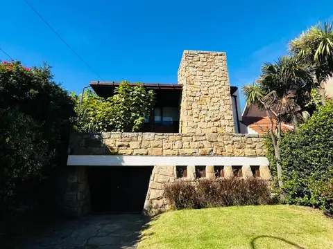 EXCELENTE CASA DE DISEÑO EN LO MEJOR DE LOS TRONCOS