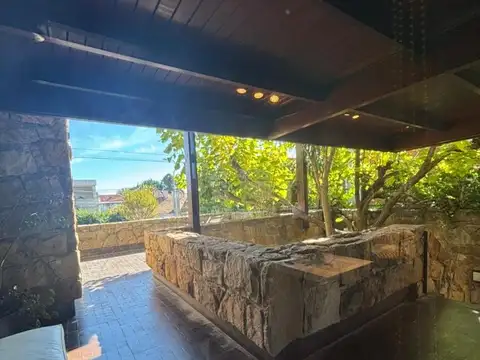 Casa en Venta con 6 cocheras