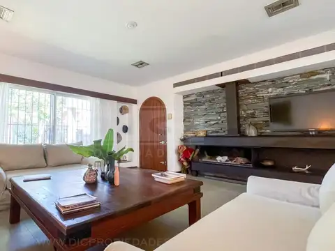 Nicolas Avellaneda  al 2000, entre Malaver y Olaguer y Feliu