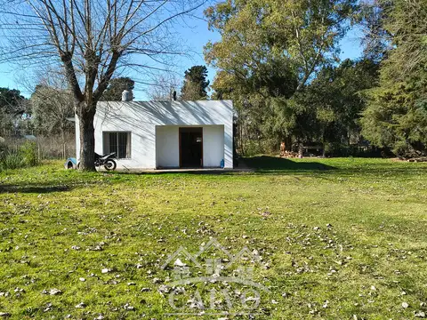 Casa Sobre Amplio Terreno. Mercedes, Buenos Aires.