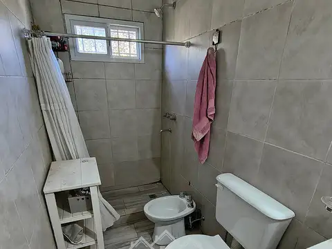Casa Sobre Amplio Terreno. Mercedes, Buenos Aires.