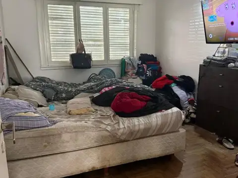 Vivienda familiar con galpón al fondo