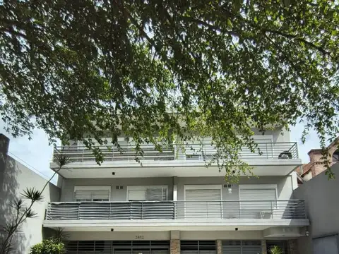 DEPTO TIPO PH DE 2 AMB C/BALCON y COCHERA