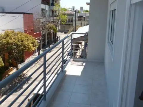 DEPTO TIPO PH DE 2 AMB C/BALCON y COCHERA