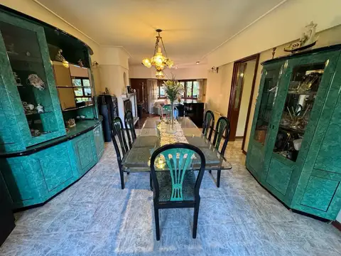 Casa en Venta con 4 cocheras