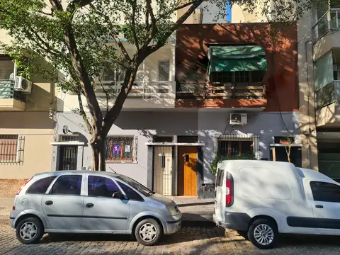 Zapiola al 2300 y Blanco Encalada, Belgrano R. PH sin expensas. Piso 1 x escalera. Al frente. Totalmente Reciclado. 2 ambientes. Balcón. 57 m2 totales. 54 m2 cubiertos