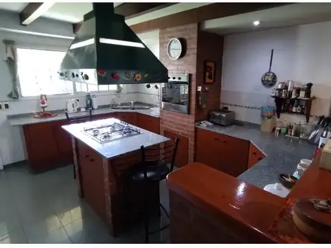 CASA SOBRE LOTE 430M2 IDEAL EMPRENDIMIENTO