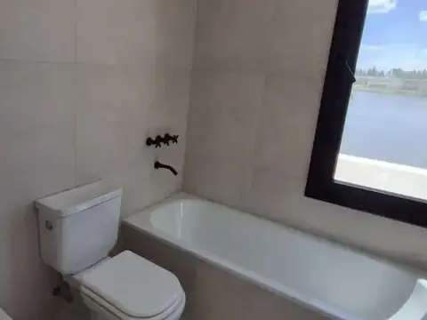 Casa 7 ambientes con 3 baños