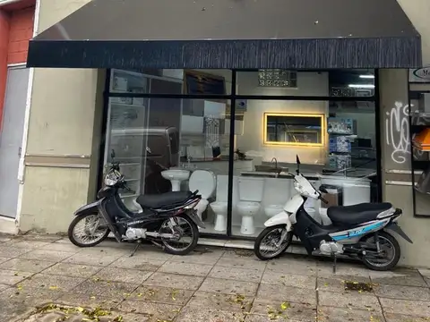 LOCALES EN UN FRENTE DE 16.86 X 36.42, EXCELENTE ZONA COMERCIAL , DESTINOS VARIOS 