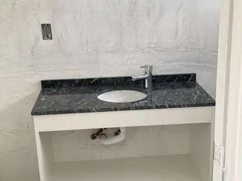 Casa en Alquiler con 2 cocheras