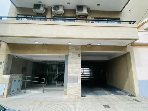 Departamento en alquiler en Monte Castro  3 AMB  FTE C/COCHERA