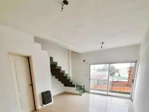 Departamento en venta - 2 Dormitorios 2 Baños - 60Mts2 - Berazategui