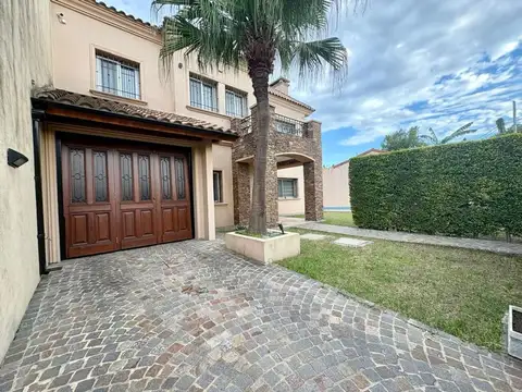 Casa 6 ambientes con 4 baños