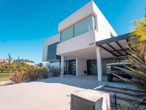 Casa 4 ambientes con 3 baños