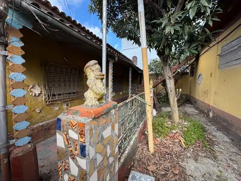 EN VENTA CASA DE 3 AMB CON DOS LOCALES.OPORTUNIDAD.