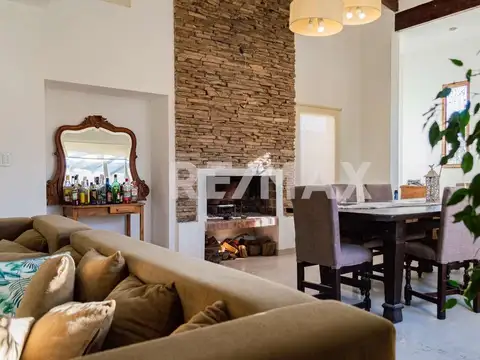 Casa en Venta con 2 cocheras