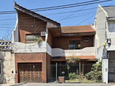VENTA CASA DUPLEX 5 AMB JARDIN COCHERA LANUS OESTE