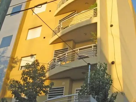 DEPARTAMENTO DE 2 AMBIENTES EN VENTA - MORON CENTRO