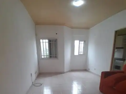 2 AMBIENTES AL FRENTE CON TERRAZA PROPIA