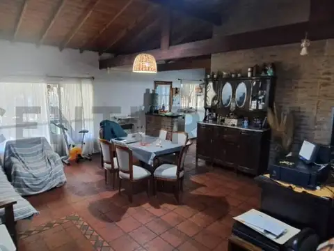 Casa 4 ambientes con 1 baño