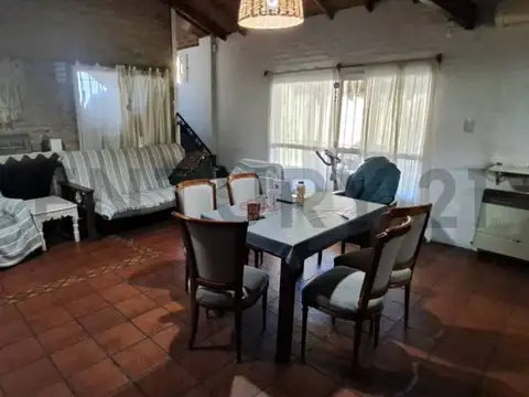 Casa en Venta con 1 cochera