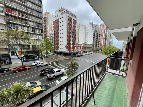 ALQ DIA|SEM|MES | 3 Amb. con balcón saliente microcentro