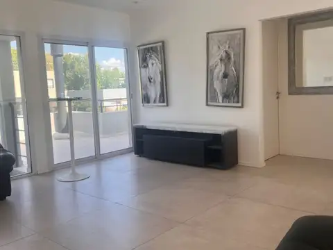 CASA EN VENTA 6 AMBIENTES STA GUADALUPE PILAR DEL