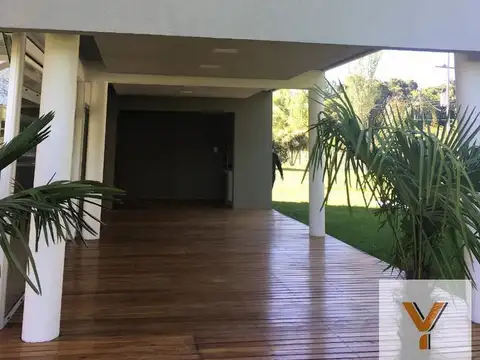 Casa en Venta en Countries y Barrios Cerrados en Berazategui, USD 430.000