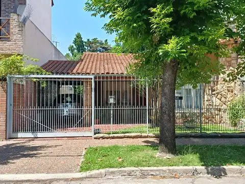 Chalet 4 Ambientes en Venta - Castelar Sur