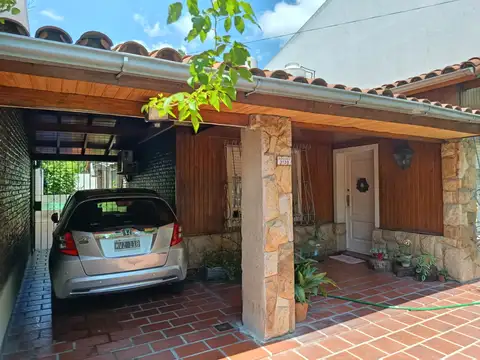 Casa 5 ambientes con 2 baños