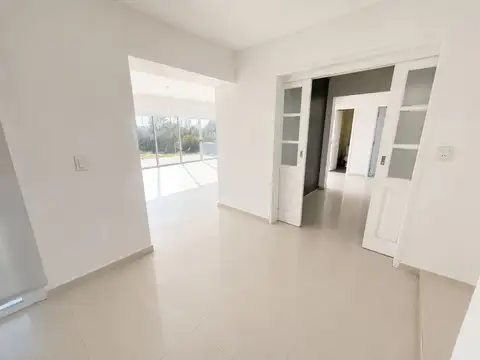 Casa 7 ambientes con 2 baños
