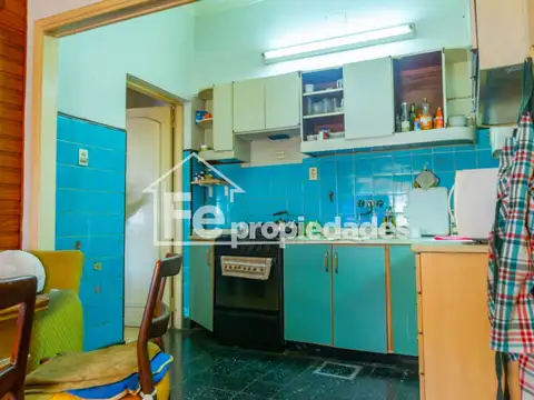 Casa 7 ambientes con 2 baños