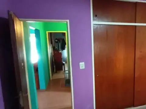 OPORTUNIDAD VENTA CASA DE 4 AMBIENTES CON PISCINA MORON CAST