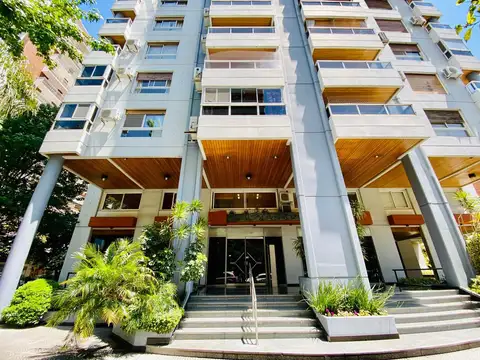 Divino departamento en alquiler con cochera y parrilla propia en el centro de Martínez.