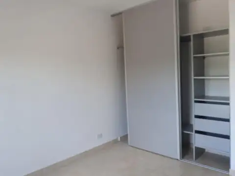 DEPTO. 2 AMB CON COCHERA EXCELENTE UBICACIÓN