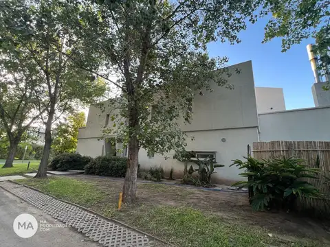 Casa en Venta con 4 cocheras