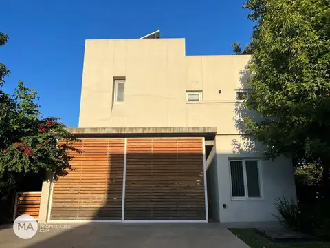 Casa 7 ambientes con 3 baños