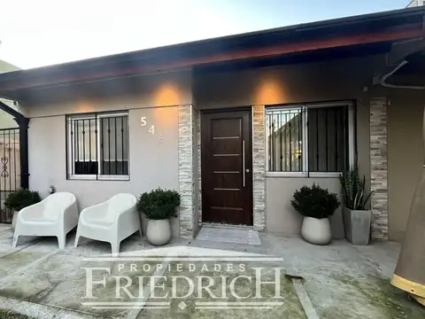 Casa 4 ambientes con 2 baños