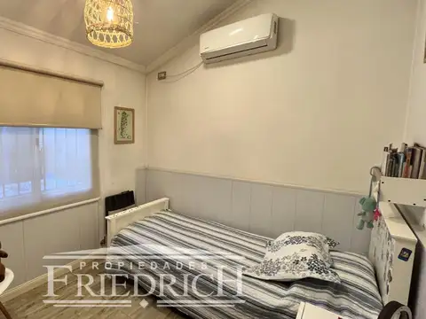 Casa 4 ambientes con 2 baños