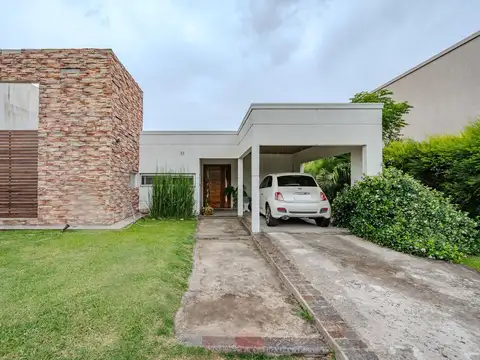 VENTA CASA 5 AMBIENTES CON PARQUE CANNING