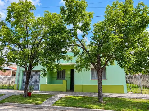 VENTA CASA CON AMPLIO TERRENO EN FELICIA