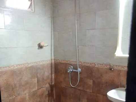 Depto Tipo Casa en Alquiler en Burzaco, $ 300.000