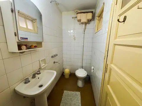 Casa + salón multiuso sobre Av. Italia