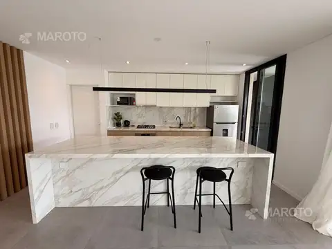 Casa en Alquiler con 6 cocheras