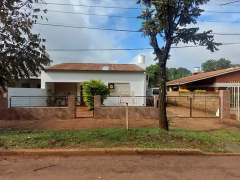HERMOSA CASA EN APÓSTOLES SOBRE AVENIDA