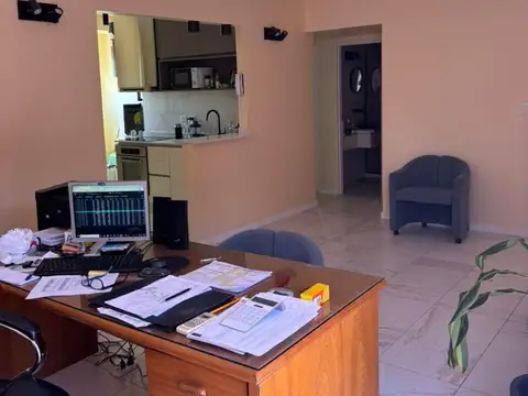 AV JUAN D PERON 2200, Piso 2